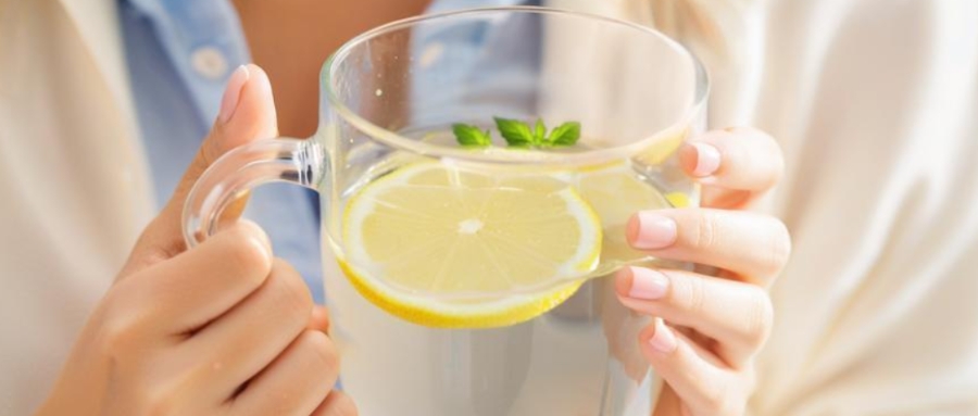 6 benefits of drinking lemon water!